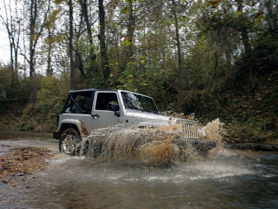  Jeep Wrangler Sahara 2006 года  (фото 15 из 34)